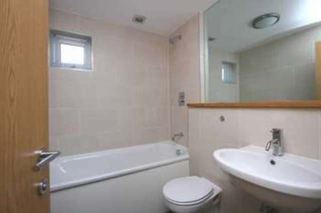  Image of 3 bedroom Flat to rent in Derinton Road London SW17 at Derinton Road  London, SW17 8JA