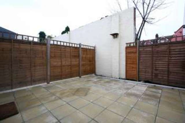  Image of 3 bedroom Flat to rent in Derinton Road London SW17 at Derinton Road  London, SW17 8JA