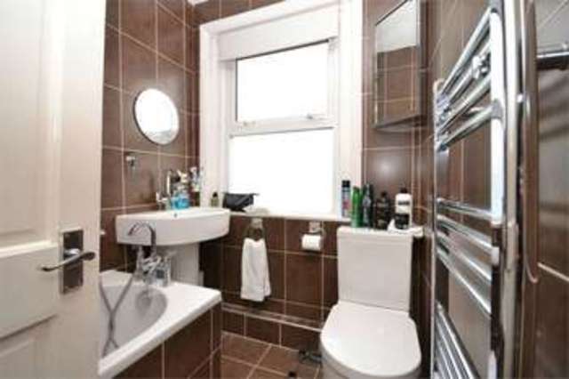  Image of 2 bedroom Flat to rent in Upper Yarborough Road East Cowes PO32 at East Cowes Isle Of Wight East Cowes, PO32 6EB