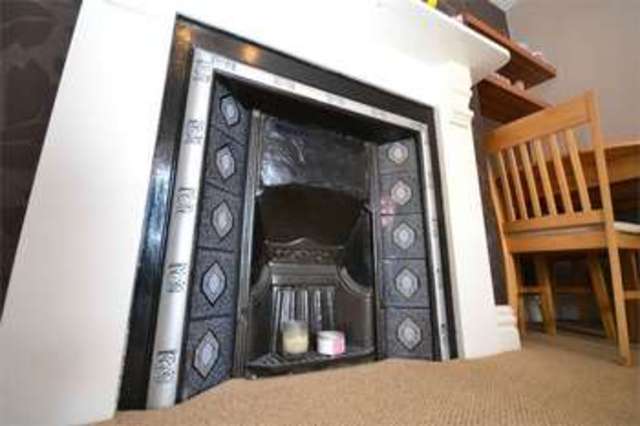  Image of 2 bedroom Flat to rent in Upper Yarborough Road East Cowes PO32 at East Cowes Isle Of Wight East Cowes, PO32 6EB