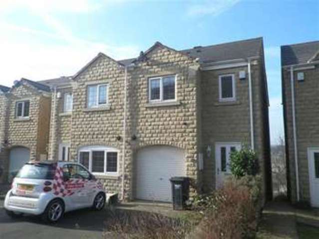  Image of 4 bedroom Town House to rent in Elderberry Drive Halifax HX3 at Southowram, HX3 9EN