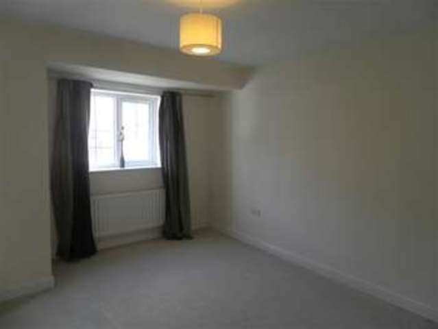  Image of 4 bedroom Town House to rent in Elderberry Drive Halifax HX3 at Southowram, HX3 9EN