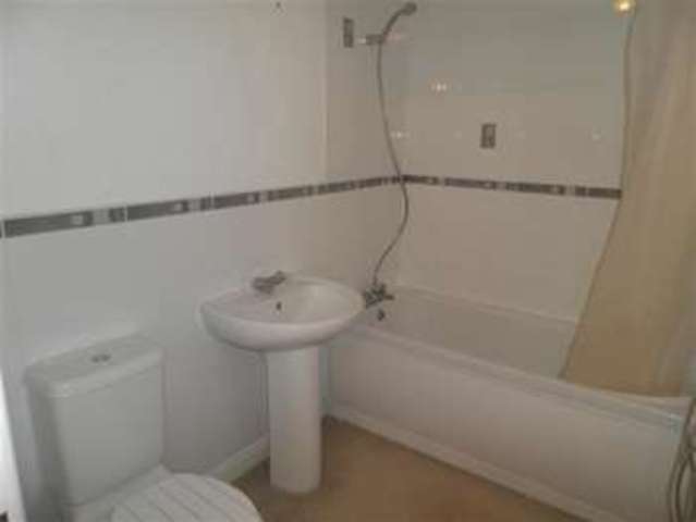  Image of 4 bedroom Town House to rent in Elderberry Drive Halifax HX3 at Southowram, HX3 9EN