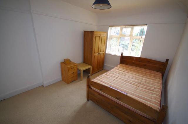 Image of 2 bedroom Flat to rent in Elm Park Road London N3 at London, N3 1ED