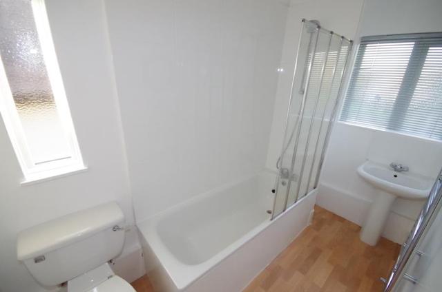  Image of 2 bedroom Flat to rent in Elm Park Road London N3 at London, N3 1ED
