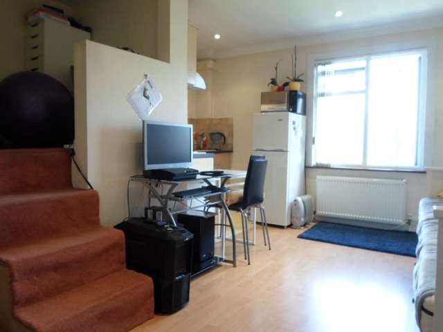  Image of Studio flat to rent in Emanuel Avenue London W3 at Emanuel Avenue Acton London, W3 6JG