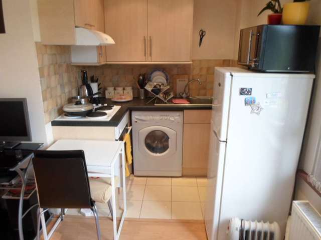  Image of Studio flat to rent in Emanuel Avenue London W3 at Emanuel Avenue Acton London, W3 6JG