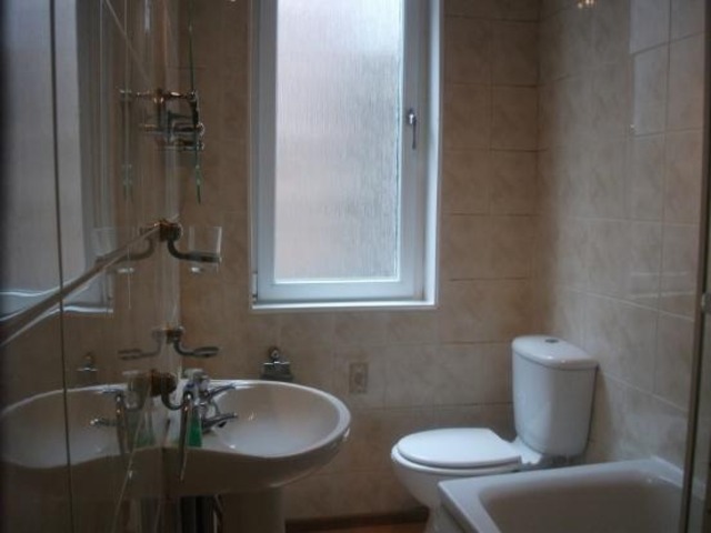  Image of 2 bedroom Flat to rent in Eskdale Street Glasgow G42 at Crosshill Glasgow Glasgow, G42 8UD