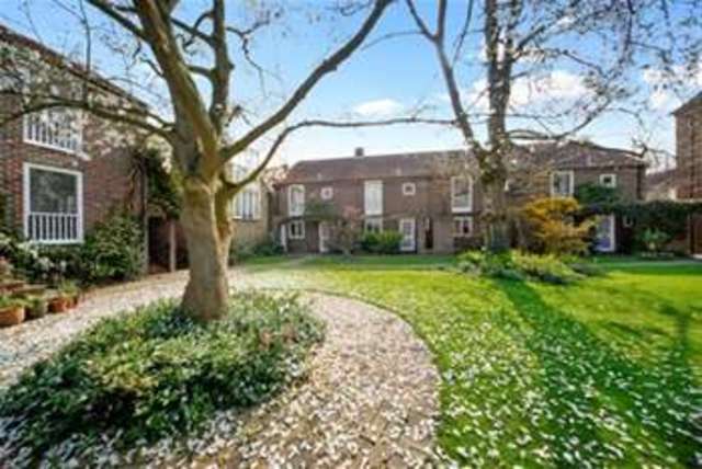  Image of 4 bedroom Detached house to rent in Eyot Green London W4 at London, W4 2PT