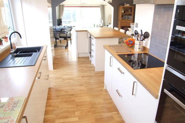  Image of 4 bedroom Detached house for sale in Fern Road Rushden NN10 at Rushden Northamptonshire Rushden, NN10 6AU