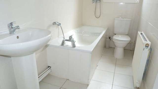  Image of 3 bedroom Apartment to rent in Finnieston Street Greenock PA15 at Finnieston St  Greenock, PA15 2LB