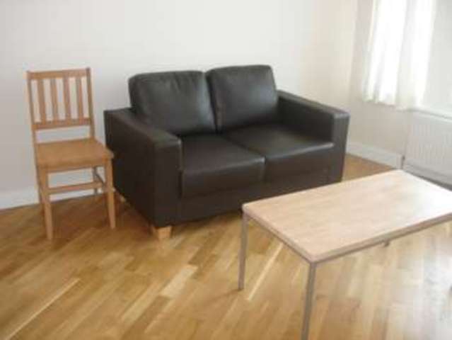  Image of 1 bedroom Apartment to rent in Woodstock Road London N4 at Woodstock Road,  Finsbury Park, N4 3ET