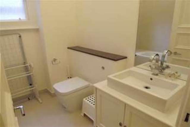  Image of 1 bedroom Flat to rent in Fitzgeorge Avenue London W14 at London, W14 0SZ