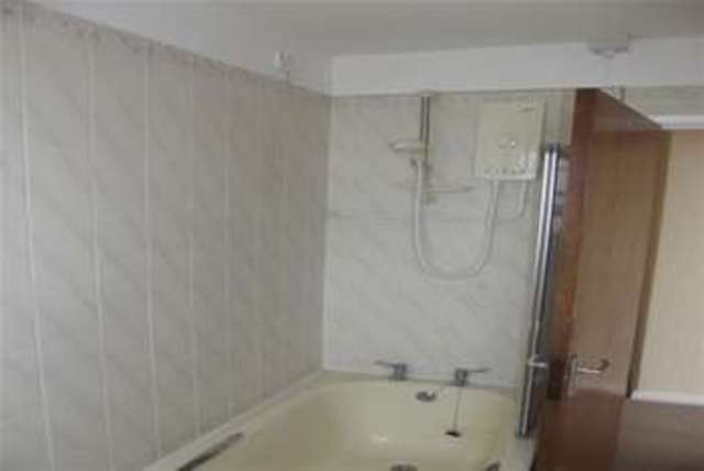  Image of 2 bedroom Flat to rent in Clifton Crescent Folkestone CT20 at Folkestone, CT20 2ER