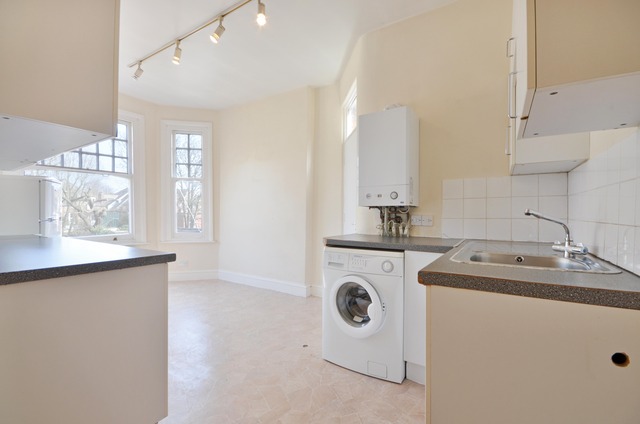  Image of 2 bedroom Property to rent in Fortis Green Road London N10 at Muswell Hill, N10 3HN