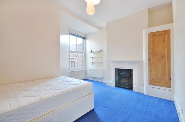  Image of 2 bedroom Property to rent in Fortis Green Road London N10 at Muswell Hill, N10 3HN