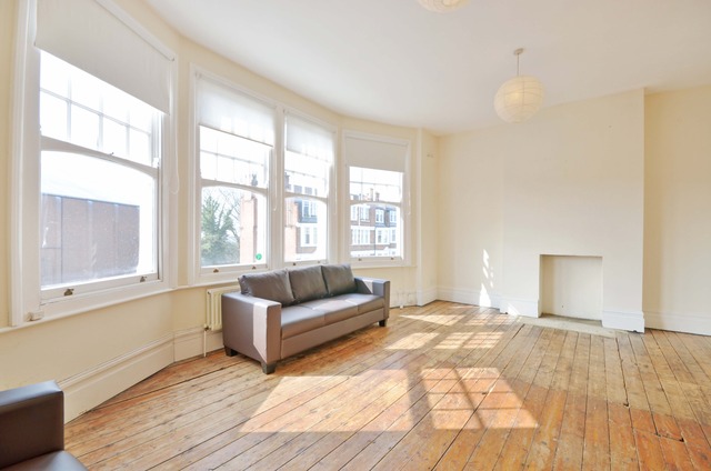  Image of 2 bedroom Property to rent in Fortis Green Road London N10 at Muswell Hill, N10 3HN