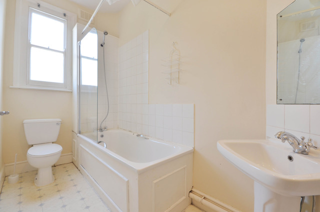  Image of 2 bedroom Property to rent in Fortis Green Road London N10 at Muswell Hill, N10 3HN