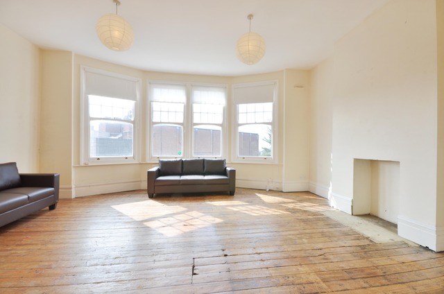  Image of 2 bedroom Property to rent in Fortis Green Road London N10 at Muswell Hill, N10 3HN