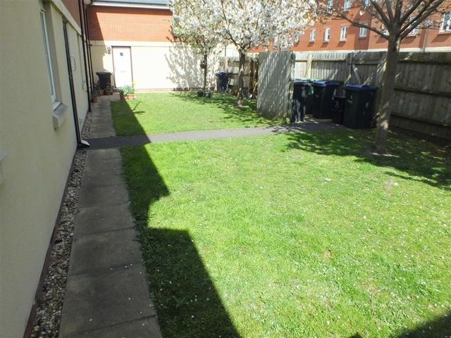  Image of 2 bedroom Property to rent in Foundry Close Melksham SN12 at Foundry Close Melksham Melksham, SN12 8FD