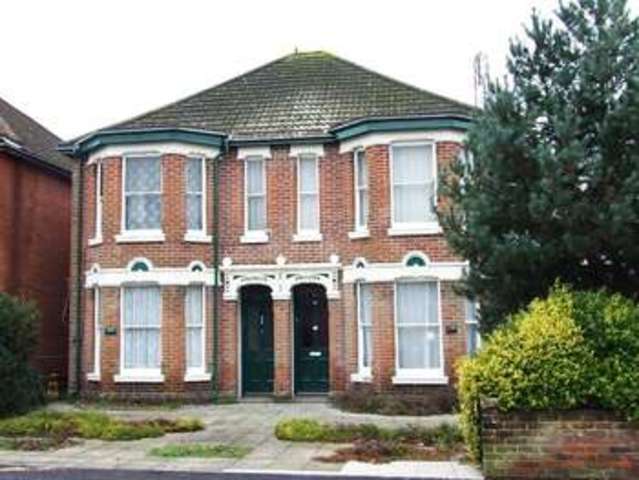 Image of 1 bedroom Flat to rent in Millbrook Road East Southampton SO15 at Freemantle  Southampton, SO15 1JS