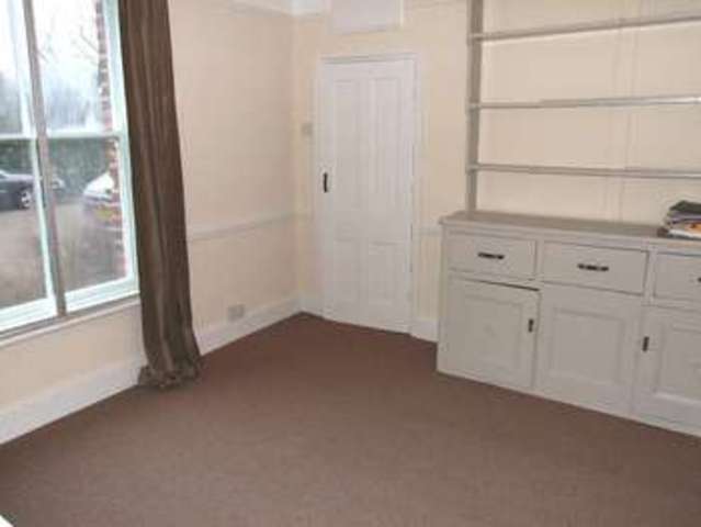  Image of 1 bedroom Flat to rent in Millbrook Road East Southampton SO15 at Freemantle  Southampton, SO15 1JS