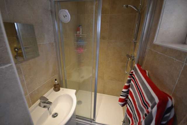  Image of 1 bedroom House Share to rent in George Street Reading RG1 at George Street  Reading, RG1 7NT