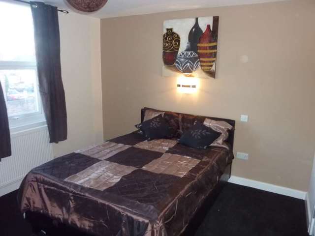  Image of 1 bedroom House Share to rent in George Street Reading RG1 at George Street  Reading, RG1 7NT