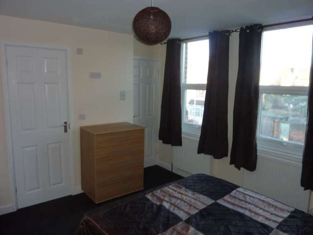  Image of 1 bedroom House Share to rent in George Street Reading RG1 at George Street  Reading, RG1 7NT