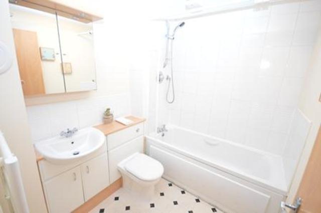  Image of 2 bedroom Flat to rent in Giles Street Edinburgh EH6 at Leith Edinburgh Edinburgh, EH6 6DA