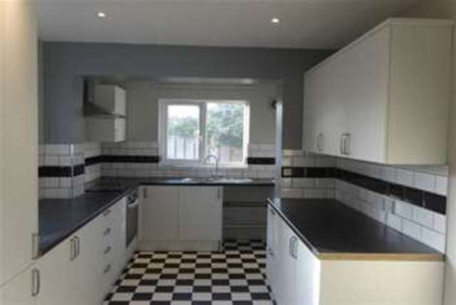  Image of 3 bedroom Property to rent in Gill Crescent Taunton TA1 at Taunton, TA1 4NS