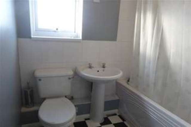  Image of 3 bedroom Property to rent in Gill Crescent Taunton TA1 at Taunton, TA1 4NS