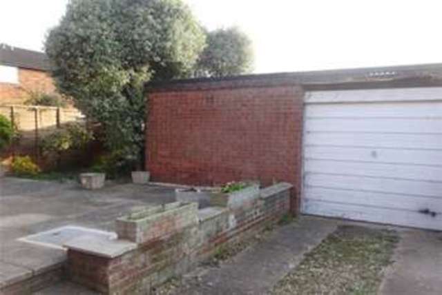  Image of 3 bedroom Property to rent in Gill Crescent Taunton TA1 at Taunton, TA1 4NS