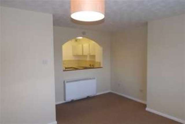  Image of 1 bedroom Flat to rent in Oriel Drive Glastonbury BA6 at Glastonbury, BA6 9PA