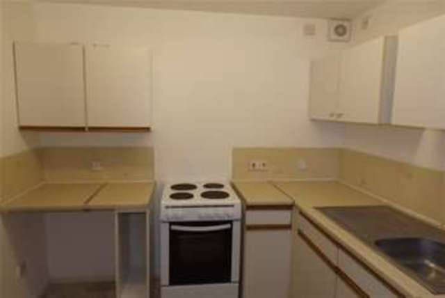  Image of 1 bedroom Flat to rent in Oriel Drive Glastonbury BA6 at Glastonbury, BA6 9PA