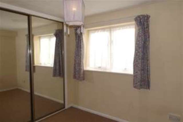  Image of 1 bedroom Flat to rent in Oriel Drive Glastonbury BA6 at Glastonbury, BA6 9PA