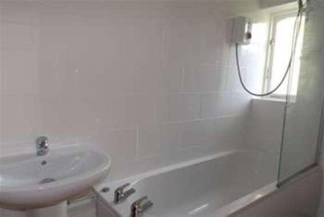  Image of 1 bedroom Flat to rent in Oriel Drive Glastonbury BA6 at Glastonbury, BA6 9PA