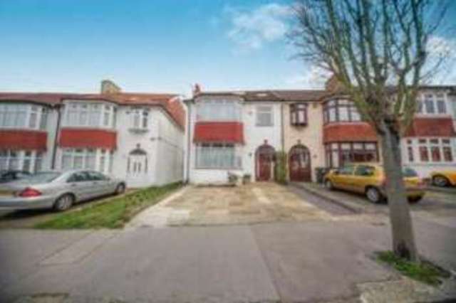  Image of 5 bedroom End of Terrace for sale in Glenthorne Avenue Croydon CR0 at Shirley Croydon Shirley, CR0 7EY