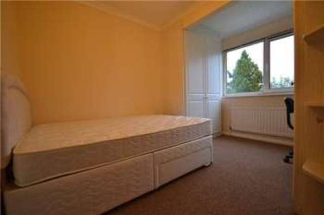  Image of 5 bedroom Detached house to rent in Greenacres Avenue Winnersh Wokingham RG41 at Winnersh Wokingham Winnersh, RG41 5SX