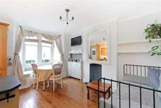  Image of 2 bedroom Flat to rent in Greenend Road London W4 at London, W4 1AS