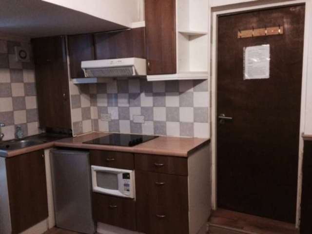  Image of Studio flat to rent in Grove Road Hounslow TW3 at Hounslow TW3 3PY Hounslow, TW3 3PY