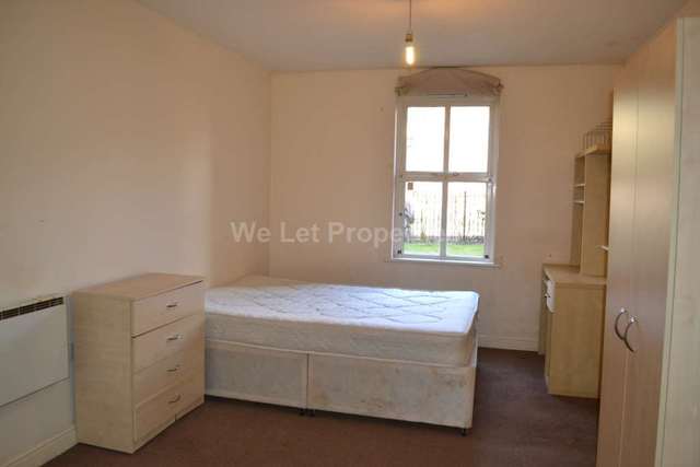  Image of 2 bedroom Apartment to rent in Hadfield Close Manchester M14 at Hadfield Close  Manchester, M14 5LY
