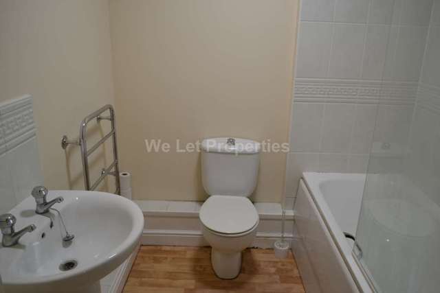  Image of 2 bedroom Apartment to rent in Hadfield Close Manchester M14 at Hadfield Close  Manchester, M14 5LY