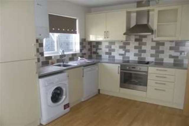  Image of 3 bedroom Detached house to rent in Hazelbrouck Gardens Ilford IG6 at Hainault, IG6 2XN