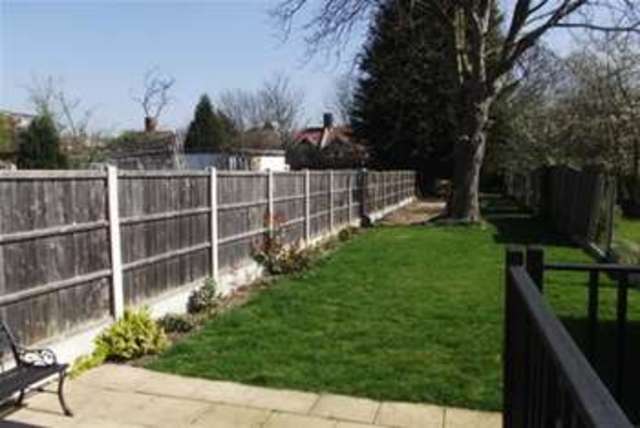  Image of 3 bedroom Detached house to rent in Hazelbrouck Gardens Ilford IG6 at Hainault, IG6 2XN