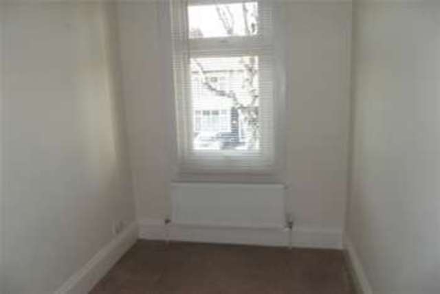  Image of 3 bedroom Detached house to rent in Hazelbrouck Gardens Ilford IG6 at Hainault, IG6 2XN