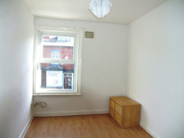  Image of 4 bedroom Terraced house to rent in Harlech Crescent Beeston Leeds LS11 at Harlech Crescent Beeston Leeds, LS11 7DZ