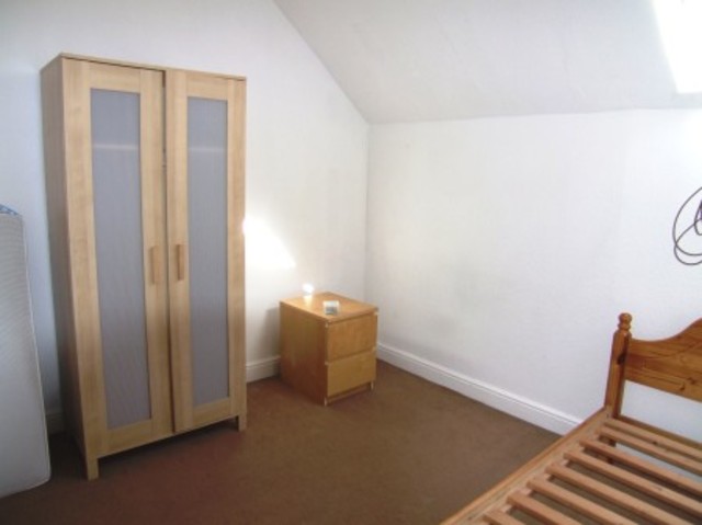  Image of 4 bedroom Terraced house to rent in Harlech Crescent Beeston Leeds LS11 at Harlech Crescent Beeston Leeds, LS11 7DZ