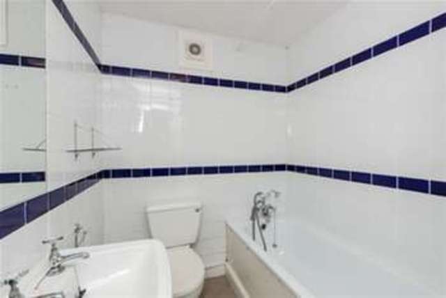  Image of 2 bedroom Flat to rent in Hatherley Grove London W2 at London, W2 5RB