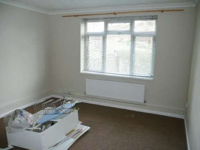  Image of 1 bedroom Flat to rent in Hayling Road Watford WD19 at Hayling Road South Oxhey Watford, WD19 7NU